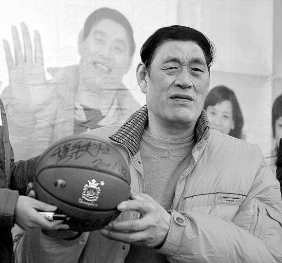刻苦训练篮球时如何避免受伤的建议_0